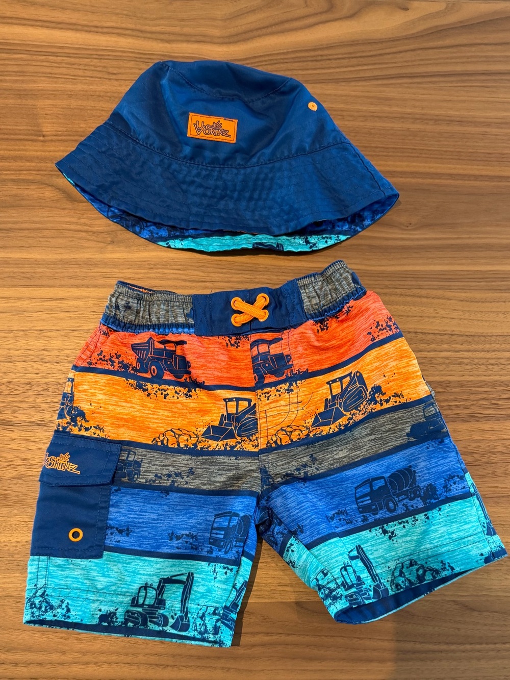 UV SKINZ UPF 50+ Sun protection set (swim trunks and reversible bucket hat). 3T